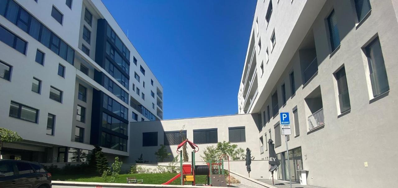 ז'ילינה Apartment Mala Praha & Parking In The Garage מראה חיצוני תמונה